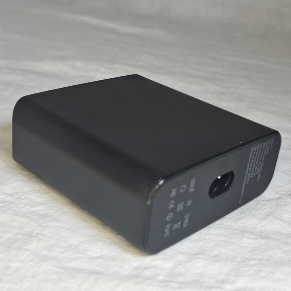 8-Port USB Hub USB-C USB-A Compact Charging Station Fast Desktop Charger - Picture 4 of 5